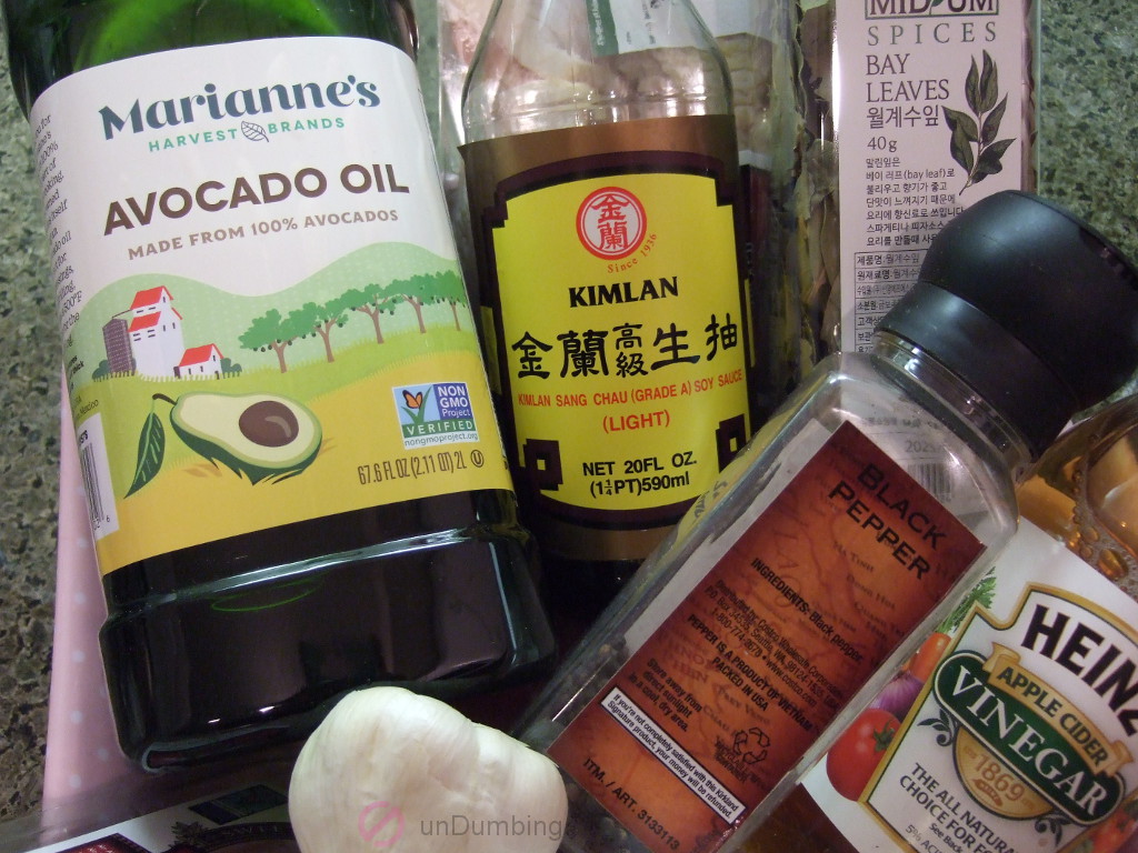 Oil, soy sauce, chicken thighs, bay leaves, black pepper, apple cider vinegar, and garlic
