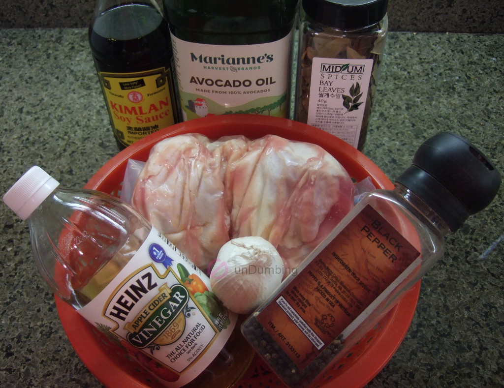 Soy sauce, oil, bay leaves, chicken thighs, apple cider vinegar, garlic, and black peppercorns