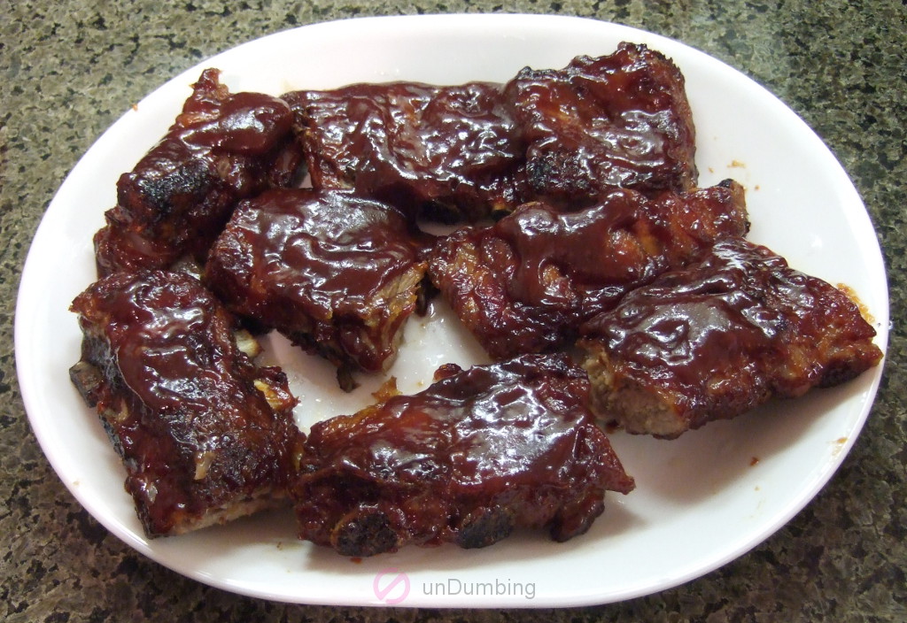 Ribs with the remaining sauce on a white plate