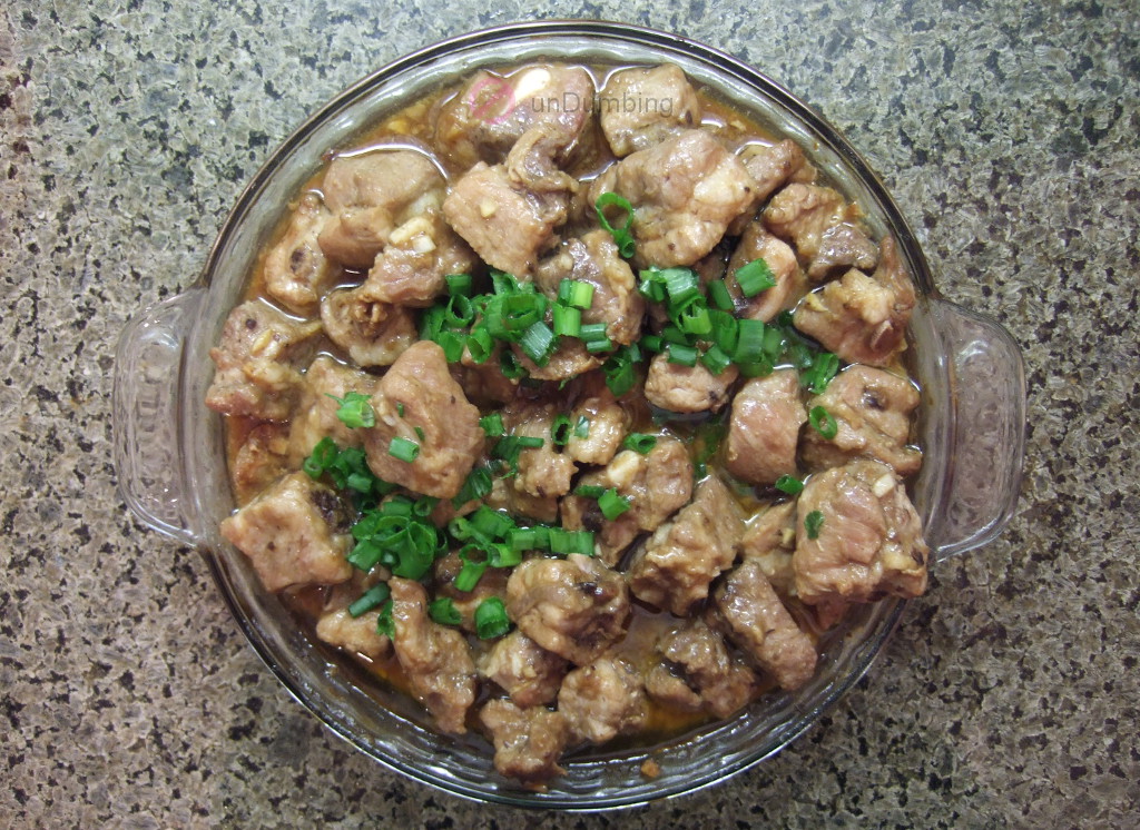 Steamed ribs garnished with green onions in a glass dish (Try 2)