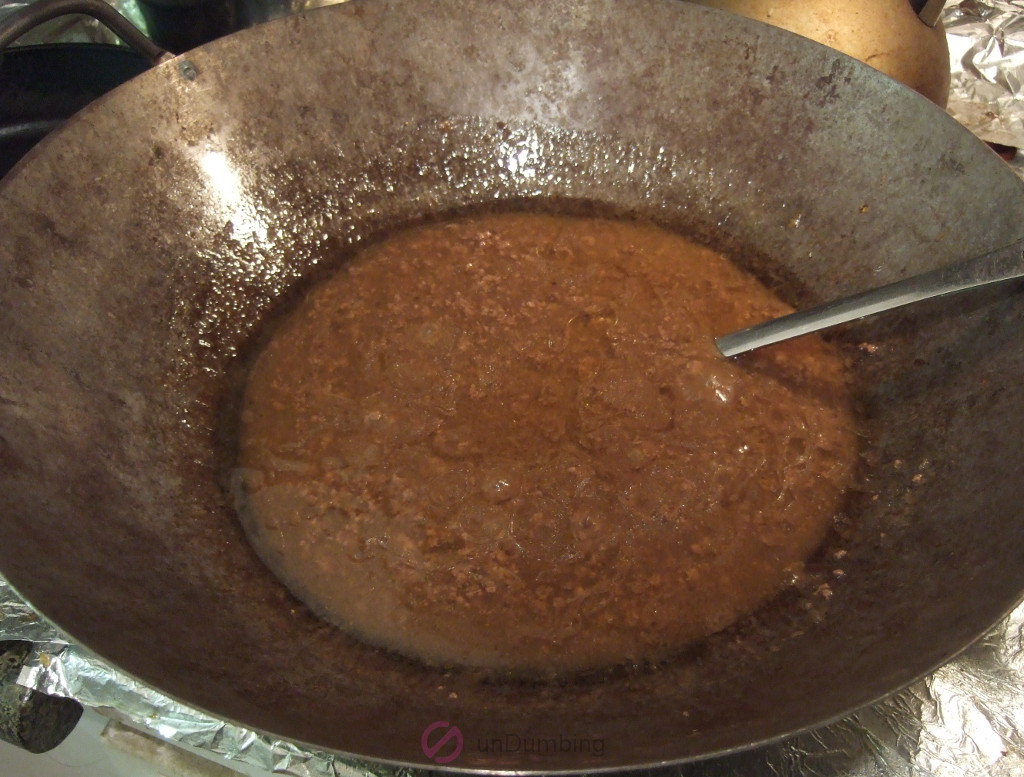 Beef sauce thickened in a wok