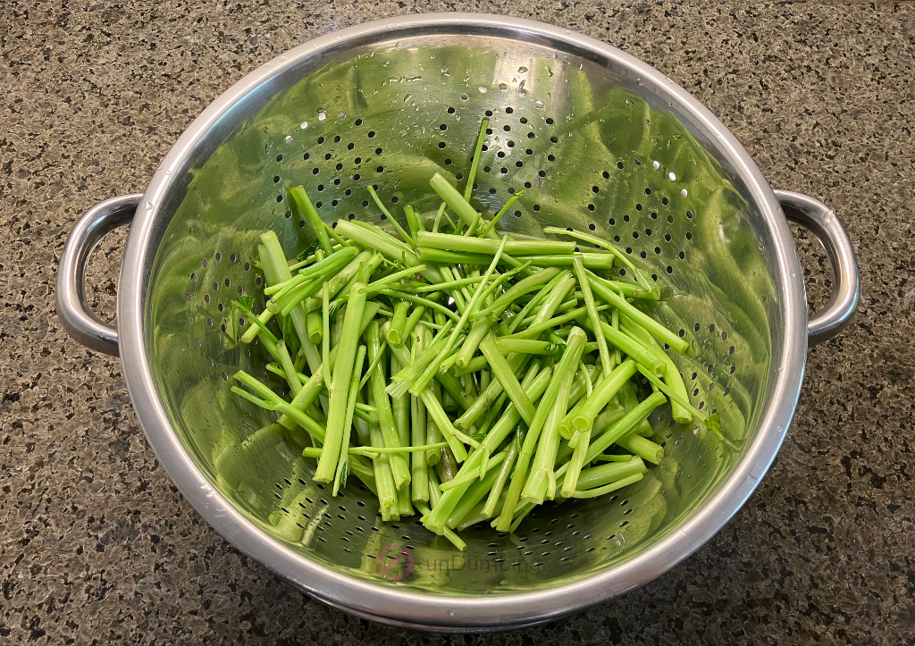 Washed ong choy stems in a colander